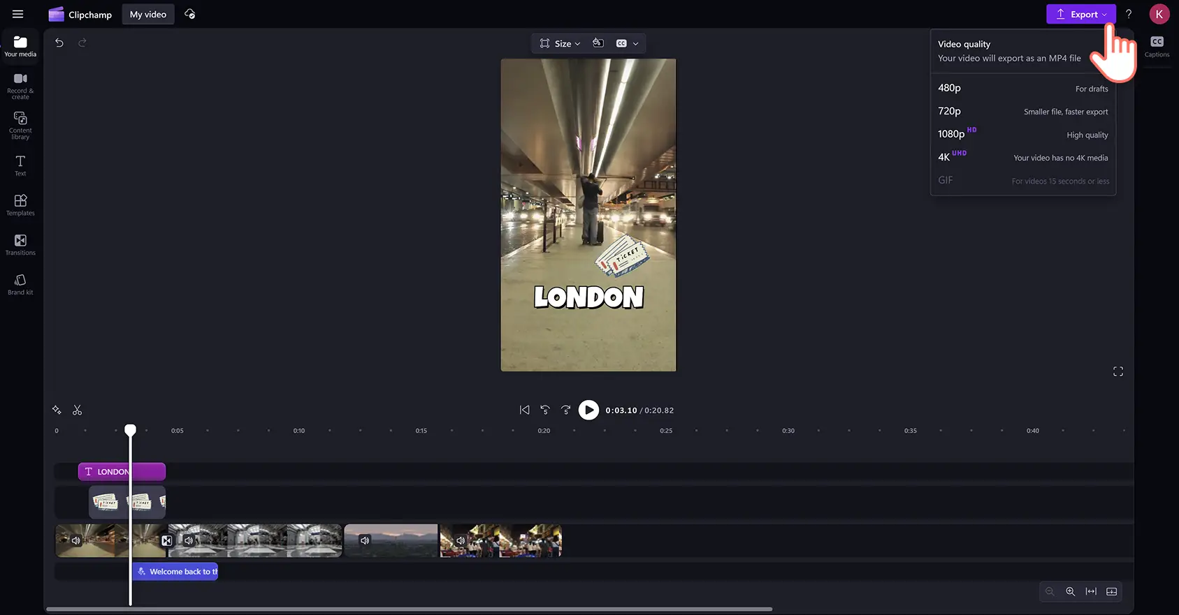 Clipchamp video düzenleyiciyle yapılmış seyahatte öne çıkanlar videosunu dışarı aktaran bir kullanıcı.