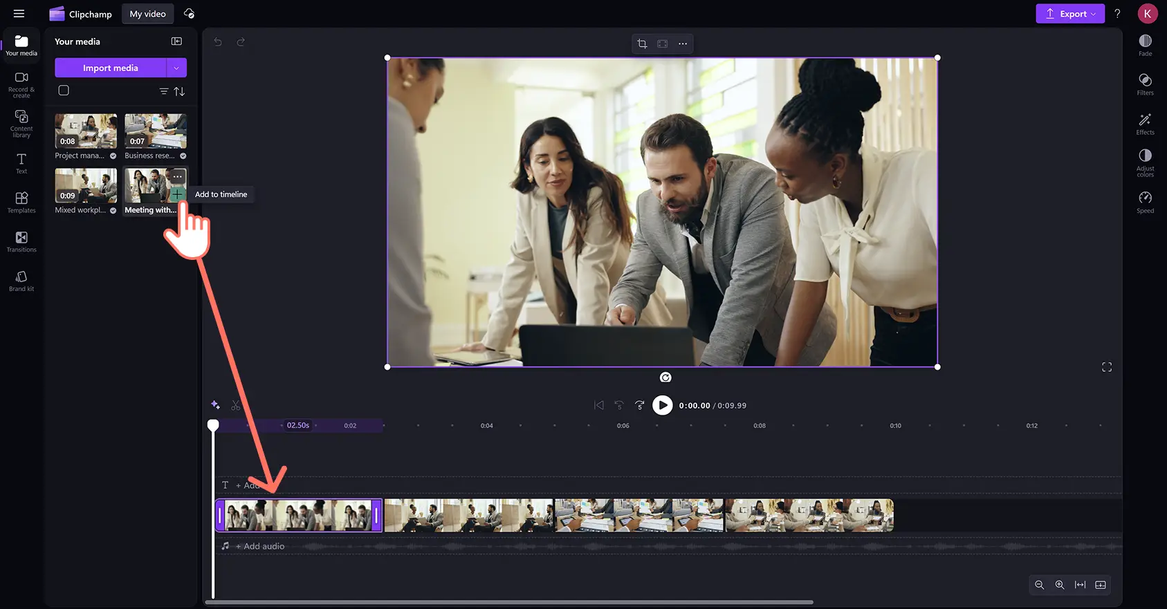 pndobzaicbjgoajtb2yuc Clipchamp video düzenleyicide bir iş videosu için videolar ekleyen bir kullanıcı.