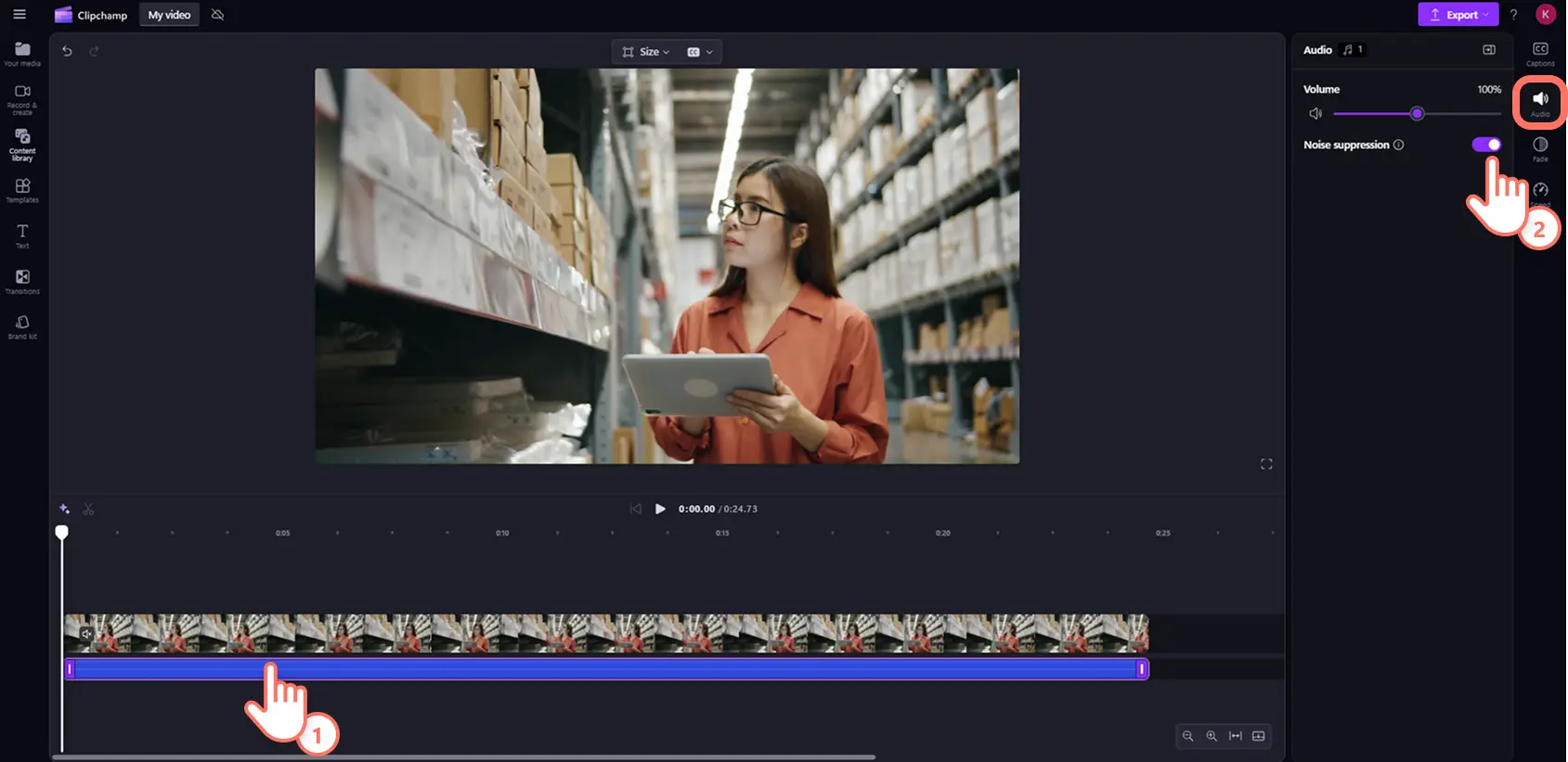 Clipchamp'te bir ses klibine gürültü engelleme uygulayan bir kullanıcı.