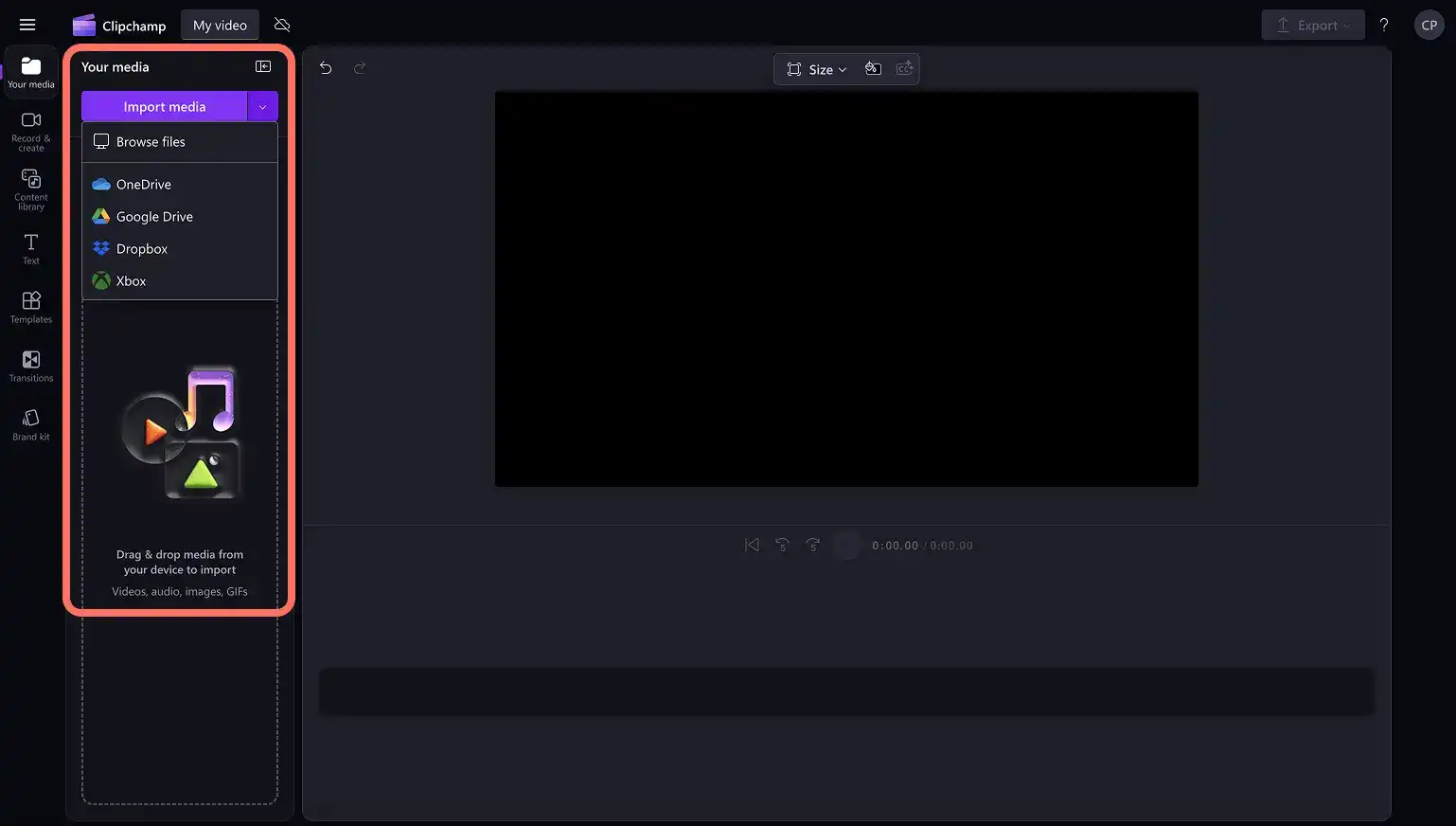 Clipchamp video düzenleyiciye medya yükleyen bir kullanıcı.
