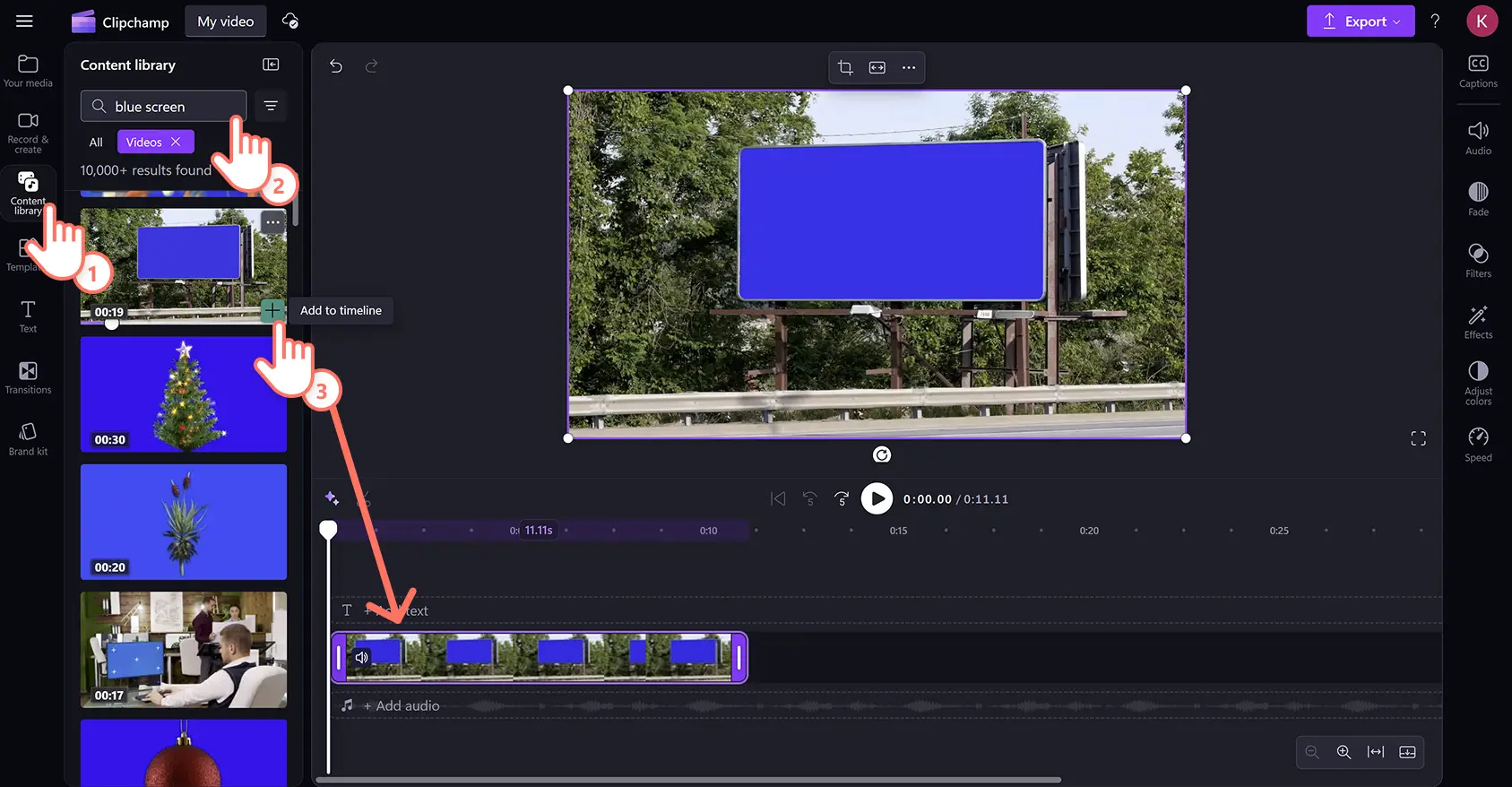 Clipchamp video düzenleyicide mavi ekran seçip sürükleyerek zaman çizelgesine bırakan bir kullanıcı.