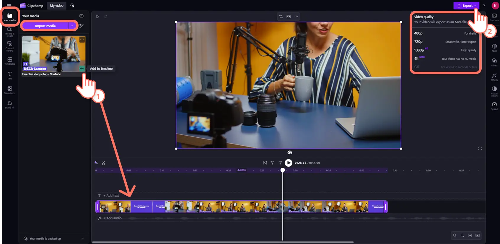 Clipchamp video düzenleyicide bir YouTube videosunu MP4 formatına dönüştüren bir kullanıcı.