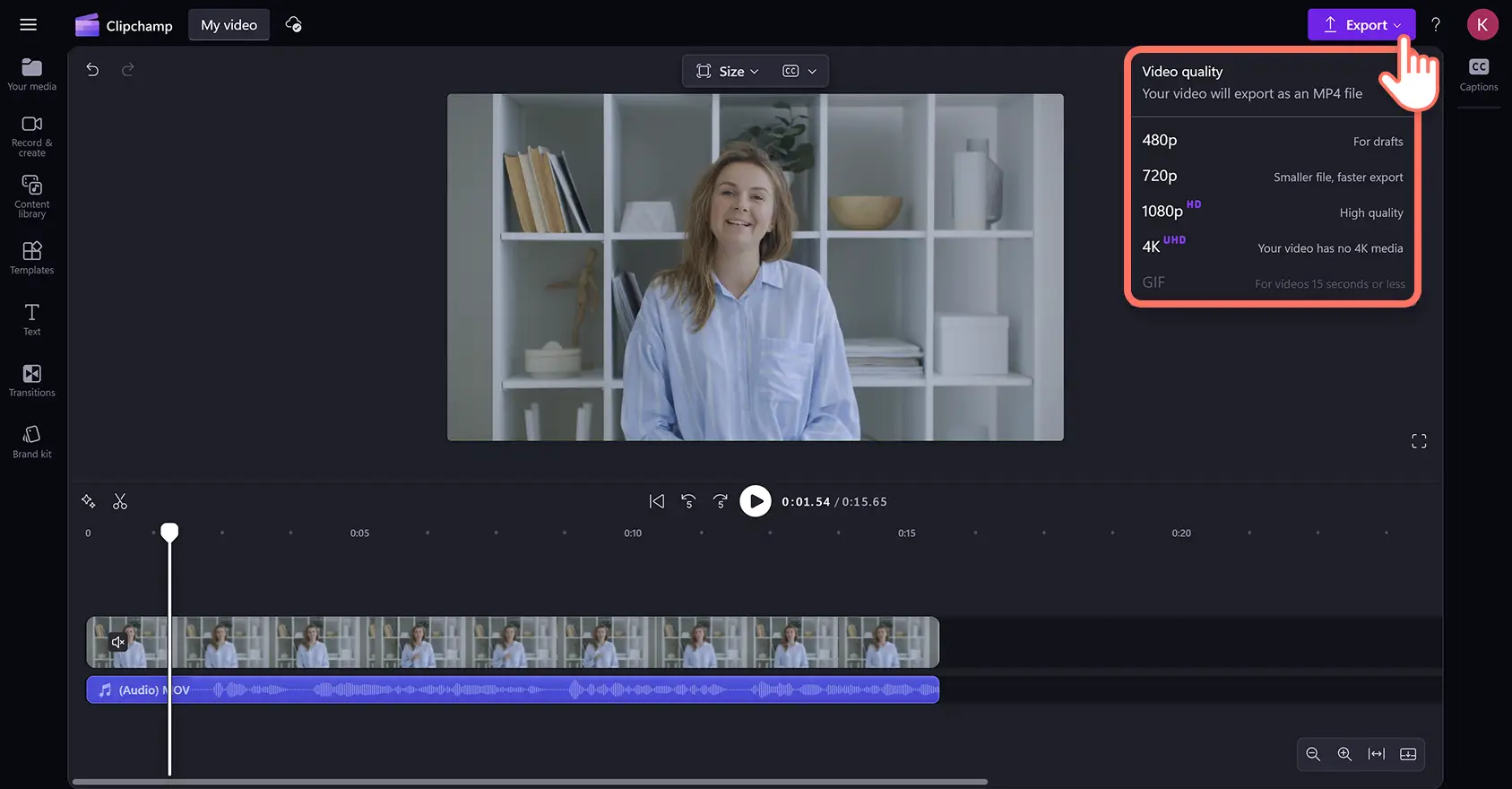 Bir MOV video dosyasını Clipchamp video düzenleyicide otomatik olarak MP4 formatına dönüştüren bir kullanıcı.