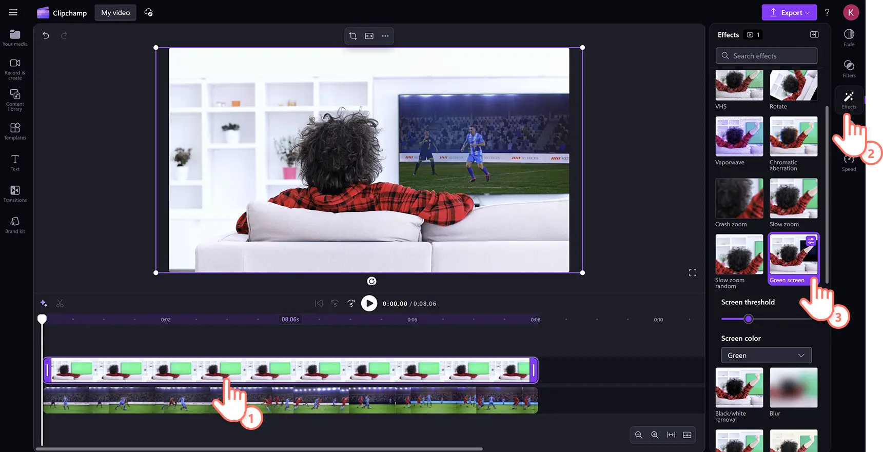 Clipchamp video düzenleyicide bir videoya yeşil ekran efekti uygulayan bir kullanıcı.