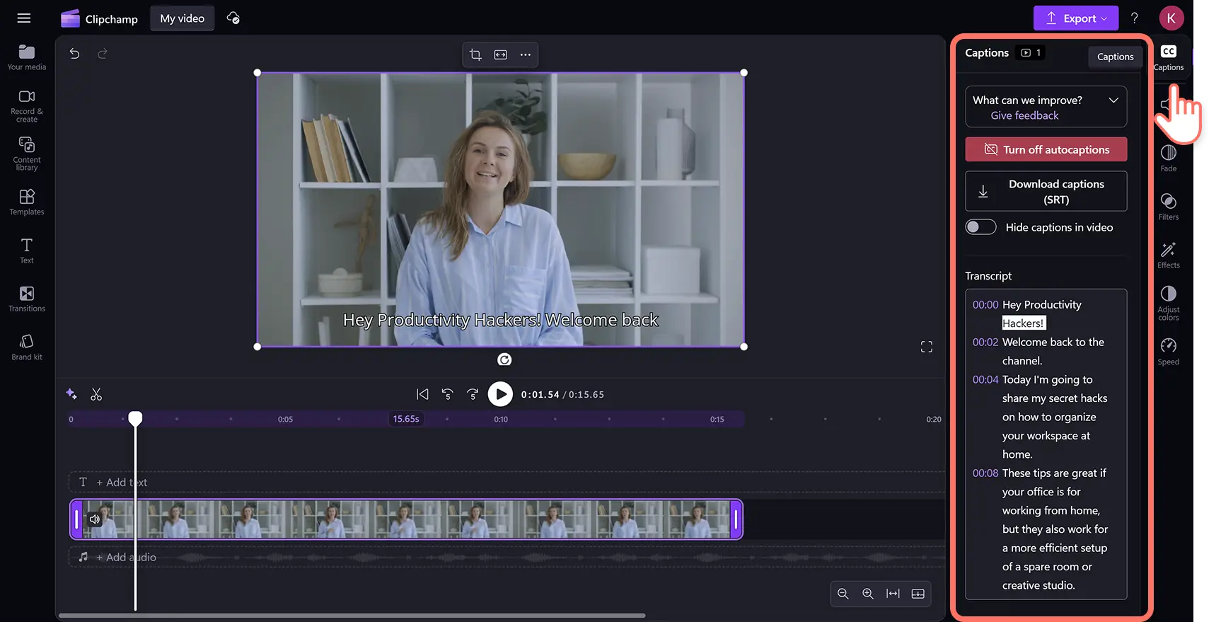 Clipchamp video düzenleyicide bir MOV dosyasına otomatik altyazı ekleyen bir kullanıcı.