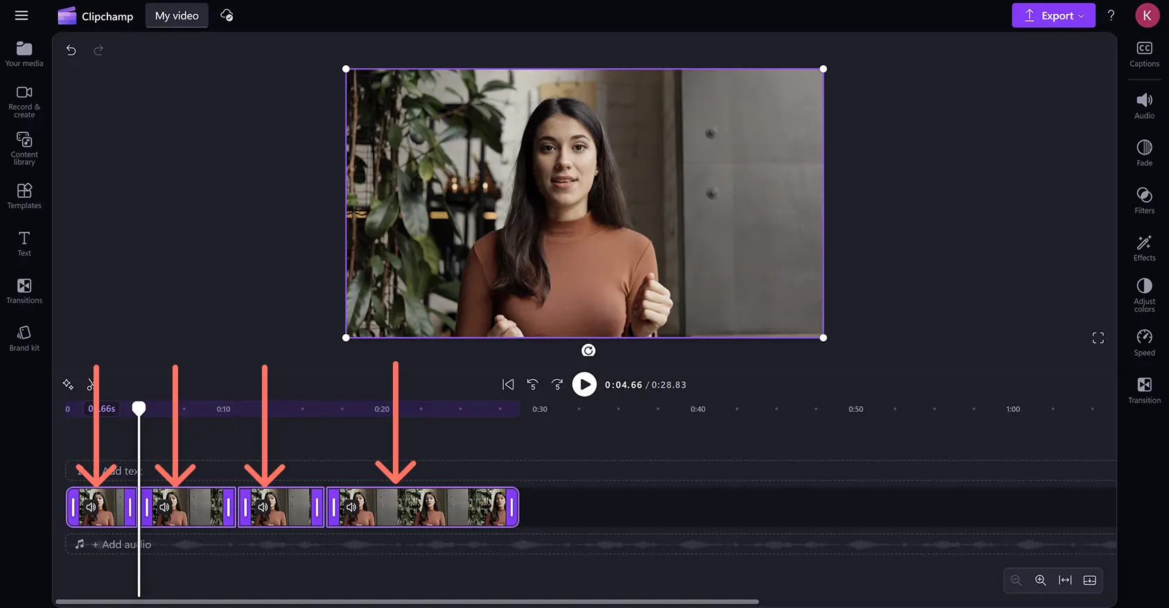 Clipchamp video düzenleyicide zaman çizelgesinde yer alan kırpılmış ve bölünmüş video klipler.