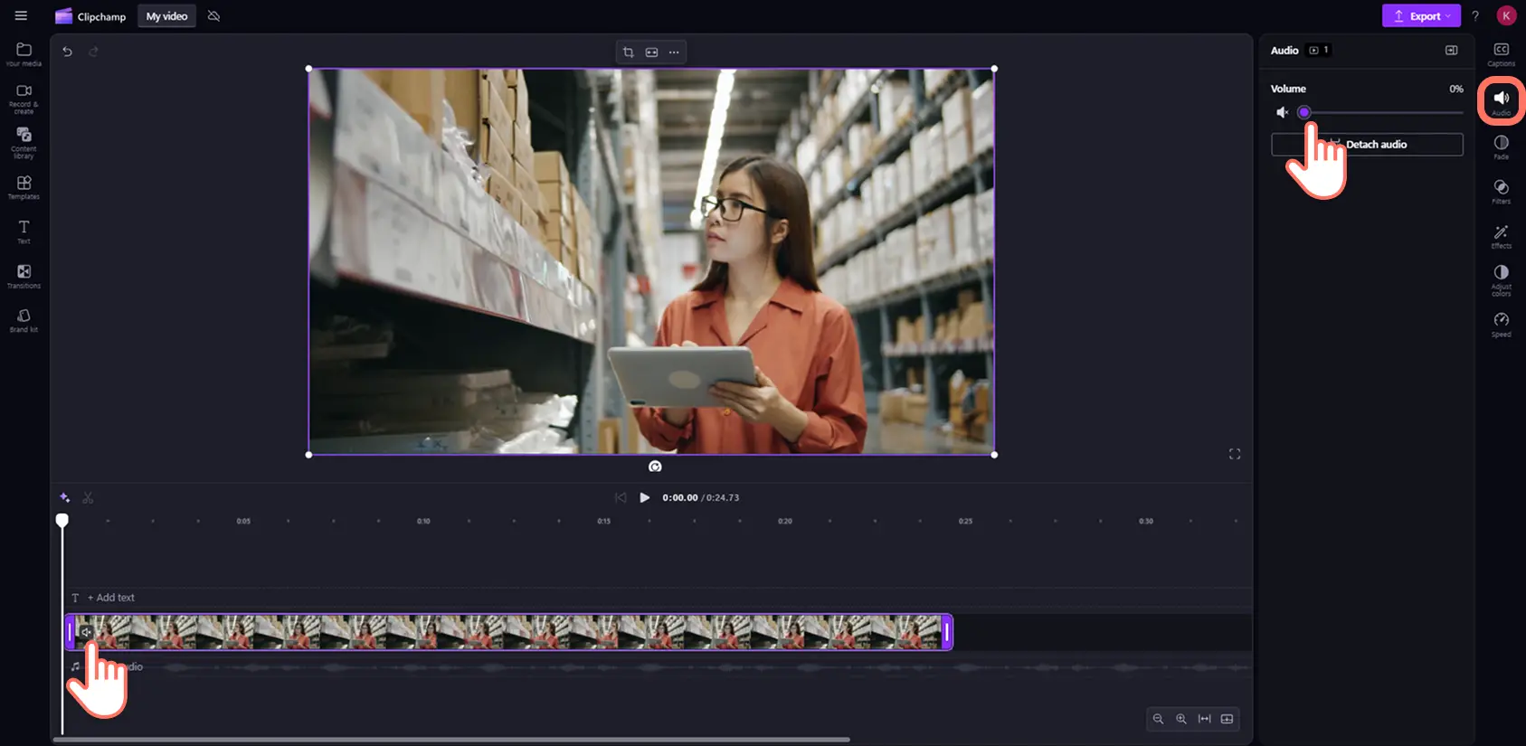Clipchamp'te bir videonun sesini kapatan bir kullanıcı.