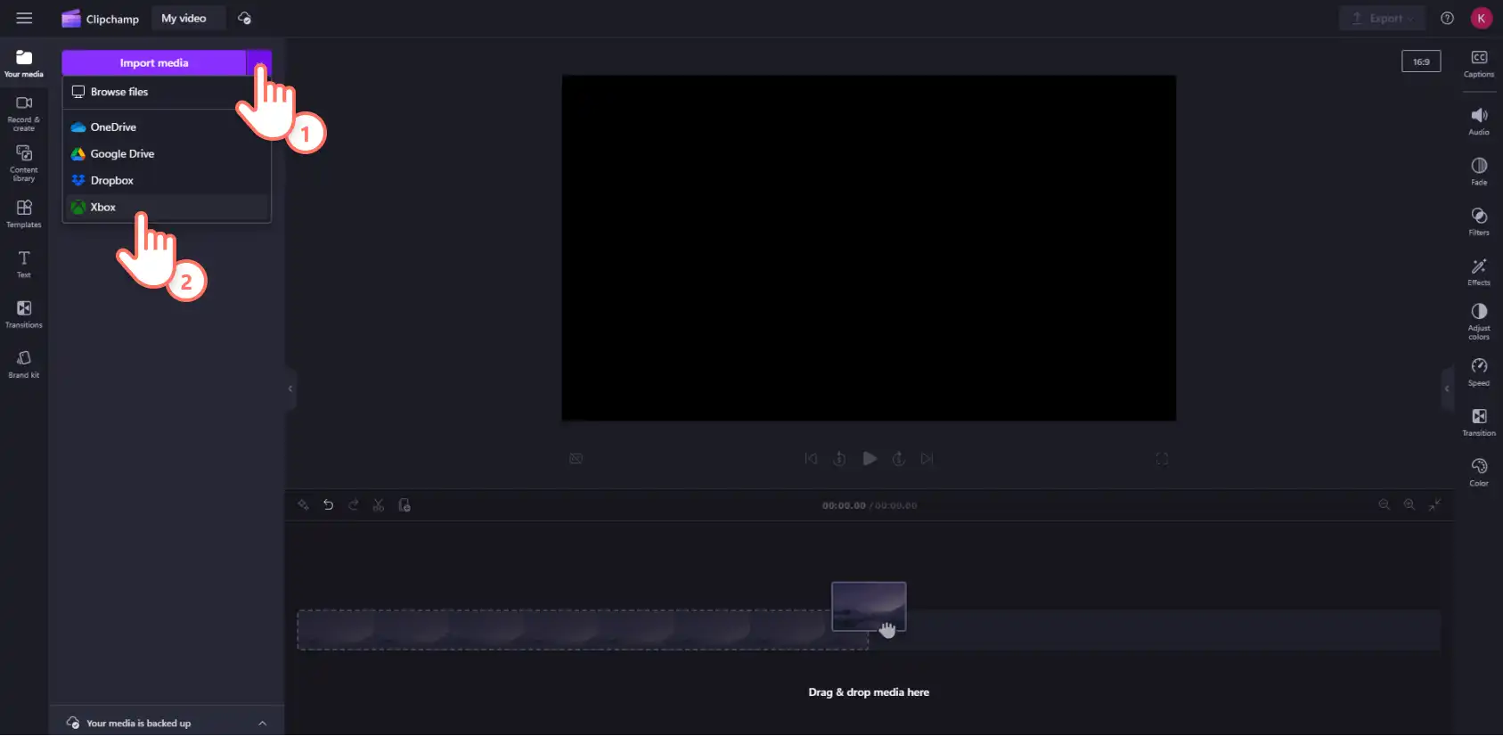Video düzenleyicide içeri medya aktaran bir Clipchamp kullanıcısının resmi.